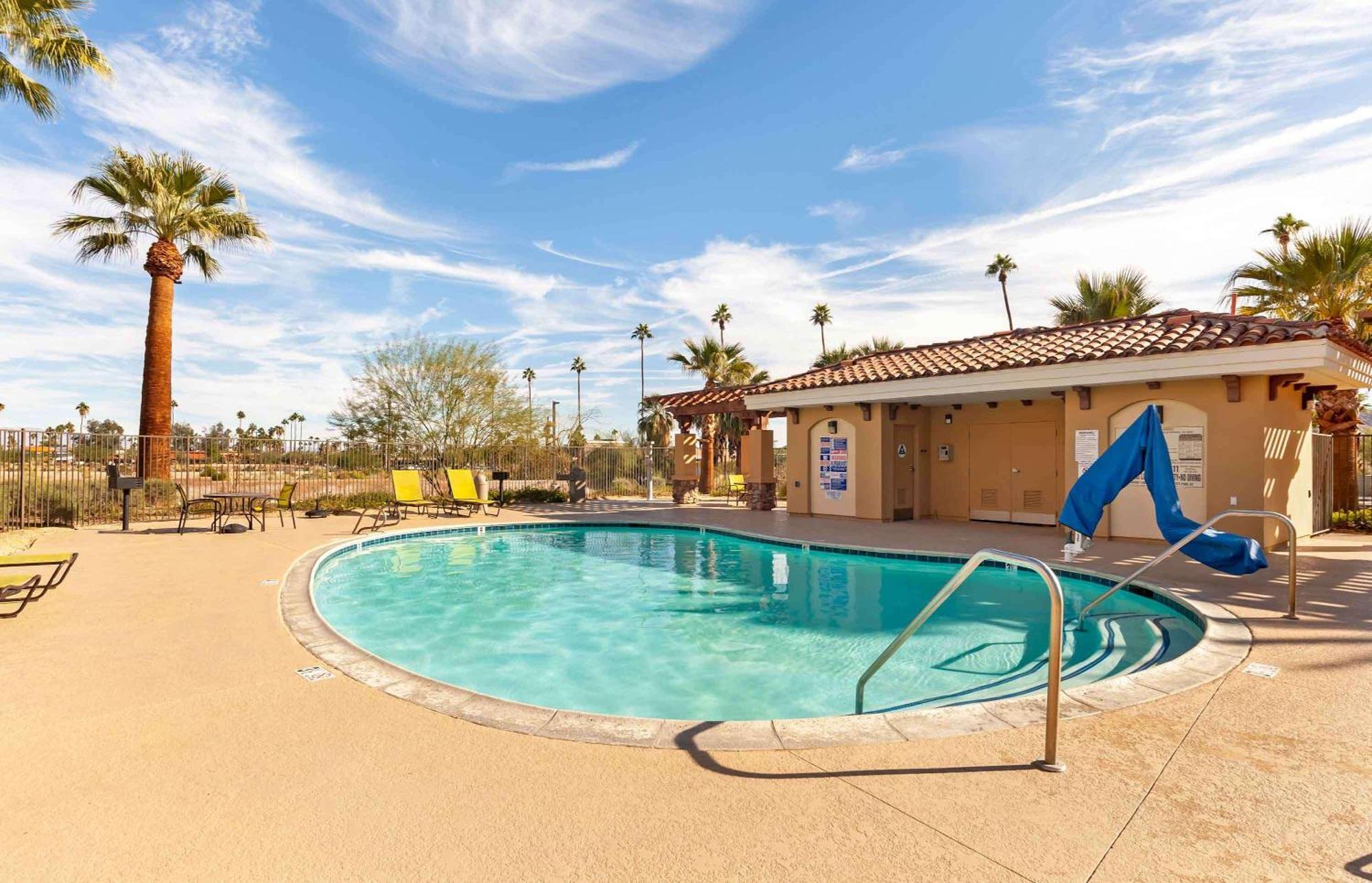 Extended America - - Airport Palm Springs