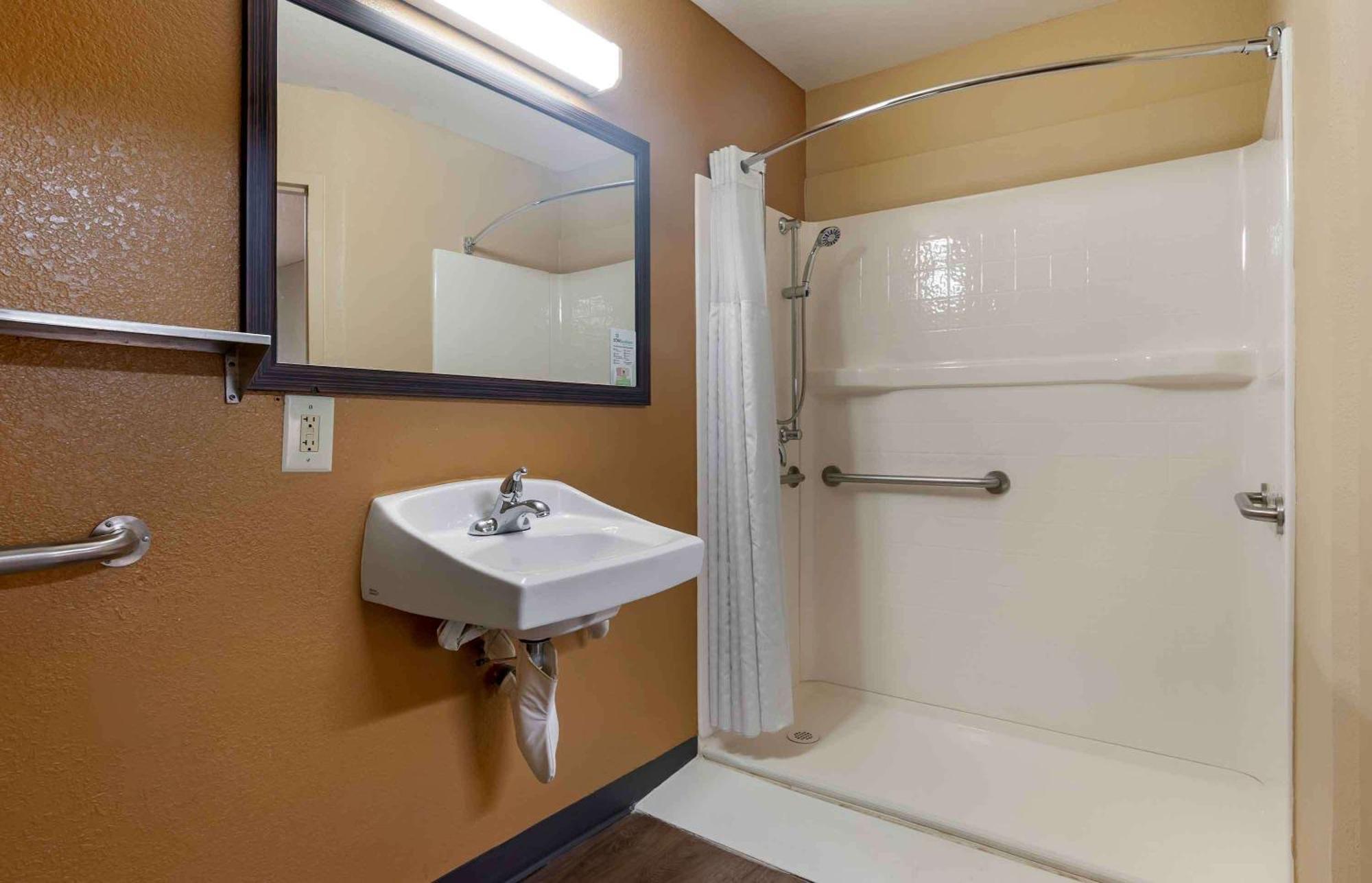 Extended America - - Airport Hotel Palm Springs