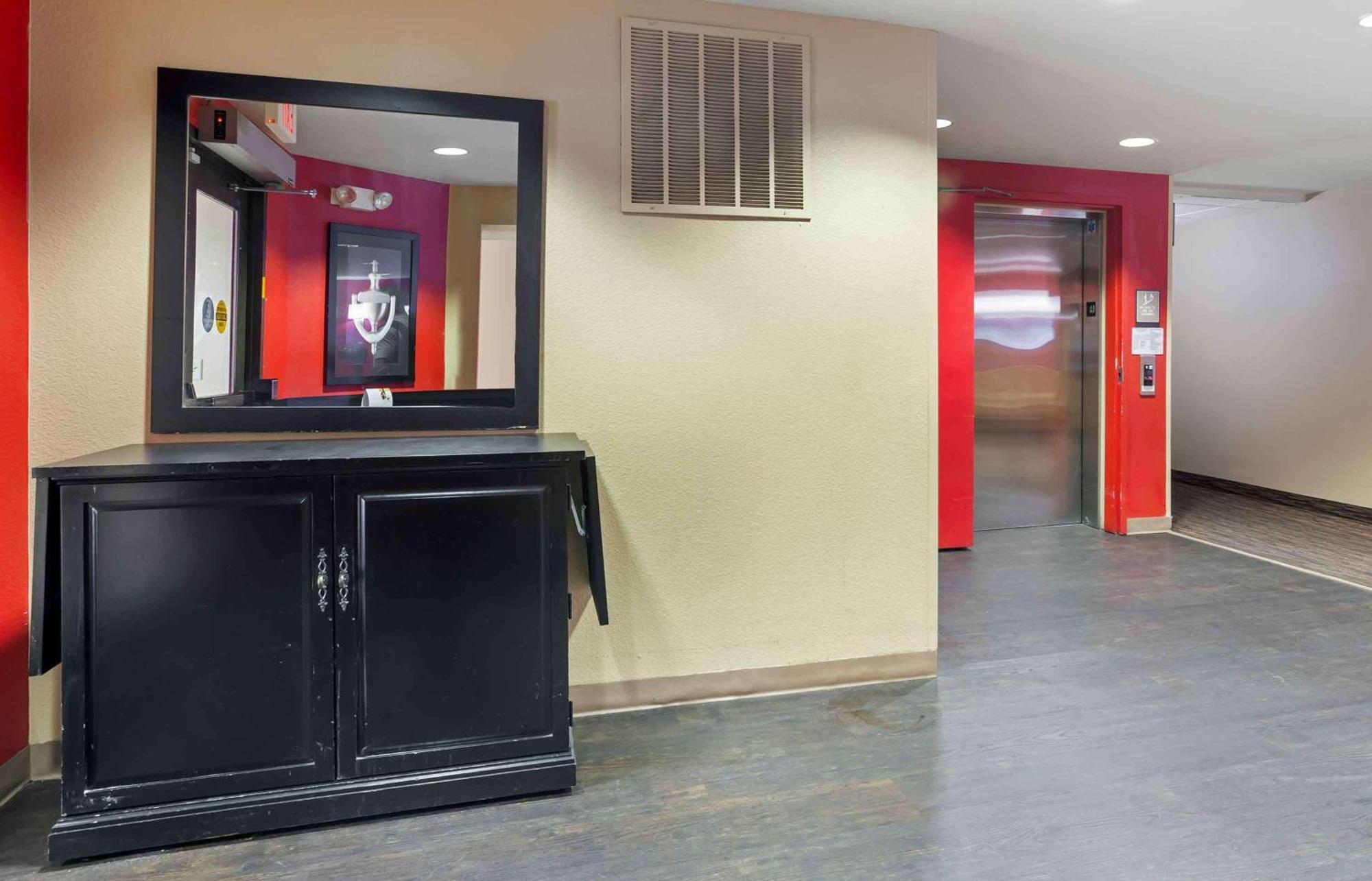 Extended America - - Airport Hotel